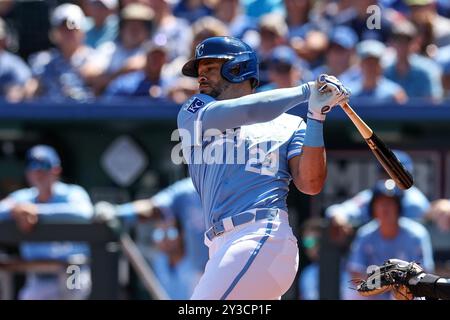 Kansas City, MO, USA. September 2024. Kansas City Royals ernannte den Hitter Tommy Pham (22) Bats gegen die Minnesota Twins im Kauffman Stadium in Kansas City, MO. David Smith/CSM/Alamy Live News Stockfoto