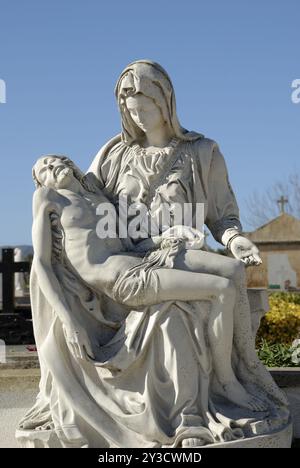 Skulpturen auf dem Friedhof von Alcudia, Mallorca, Spanien, Europa Stockfoto