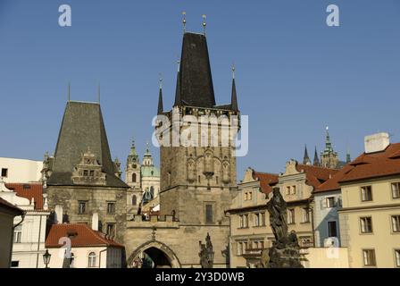 Geringerem Stadt Brückentürme auf der Karlsbrücke, Prag Stockfoto