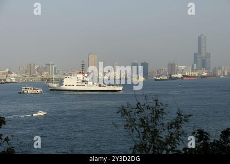 Blick auf den Hafen von Kaohsiung von Chichintao, Kaohsiung, Taiwan, Asien Stockfoto