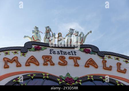 MÜNCHEN, DEUTSCHLAND - AUGUST 30: Einrichtung des jährlichen Oktoberfestes in München am 30. August 2024 Stockfoto