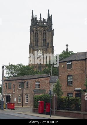 Leeds, West yorkshire, vereinigtes Königreich, 4. juli 2019: Ein Blick auf die High Court Lane in leeds mit alten Gebäuden, einem Pub und dem Münster Stockfoto