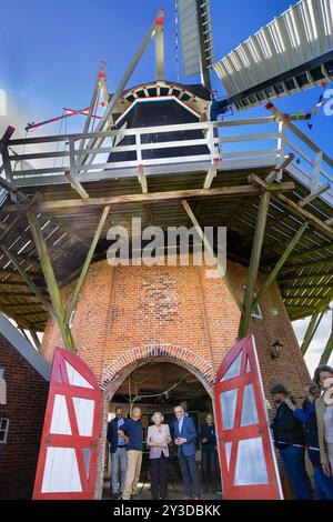 Noordhoek, Niederlande, 2024 2013-09-13 12:58:22 NOORDHOEK, 13-09-2024, de Noordstar Prinzessin Beatrix eröffnet die Getreidemühle de Noordstar in Noordbroek. Prinzessin Beatrix ist die Patronin von de Hollandsche MolenPHOTO: NLBeeld/Patrick van EMST Credit: NL Beeld/Patrick van EMST Stockfoto