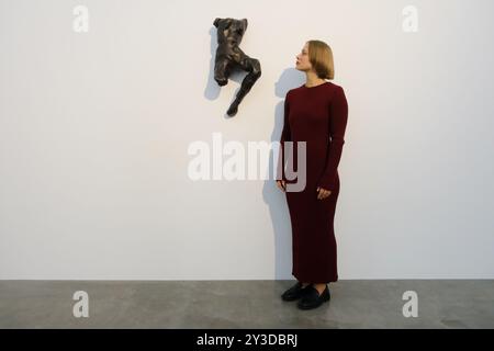 EMBARGO AM 16.09.24. Pressespreview: Tracey Emin, ich bin Ihnen bis zum Ende gefolgt, White Cube Bermondsey, London, Großbritannien. September 2024. Tracey Emin kehrt nach White Cube Bermondsey zurück mit ihrer Einzelausstellung „I Folted You to the End“, einer Präsentation neuer Gemälde und Skulpturen, die durch Liebe und Verlust, Sterblichkeit und Wiedergeburt reisen. Quelle: Matthew Chattle/Alamy Live News Stockfoto