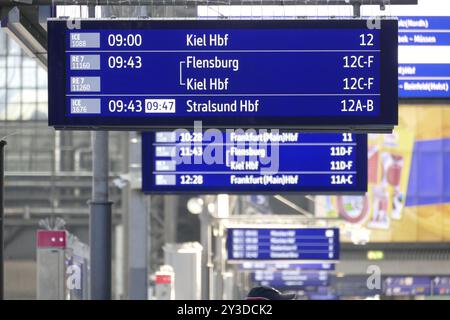 Anzeigetafeln am Hamburger Hauptbahnhof, Hamburg, Deutschland, Europa Stockfoto