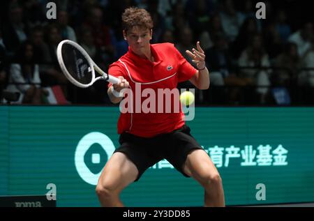 Bologna, Italien. September 2024. Alexander Blockx während des Tennis Davis Cup Finale 8 Spiel zwischen Matteo Berrettini (Italien) und Alexander Blockx (Belgien) in der Unipol Arena, Casalecchio (Bologna), Bologna, Norditalien, Freitag, September 2024. Sport - Tennis - (Foto Michele Nucci Credit: LaPresse/Alamy Live News Stockfoto