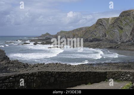Warren Beach, Küstenlandschaft, Hartland Quay, Stoke, Hartland, England, Großbritannien Stockfoto