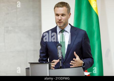 KIEW, UKRAINE - 13. SEPTEMBER 2024 - Außenminister der Republik Litauen Gabrielius Landsbergis nimmt an einer gemeinsamen Pressekonferenz mit Außenminister der Ukraine Andrii Sybiha, Kiew, Hauptstadt der Ukraine, Teil. Stockfoto