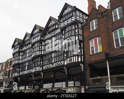 Chester. Cheshire, Vereinigtes Königreich, 20. März 2024 : der Haupteingang des Grosvenor Shopping Centre in der Bridge Street in Chester, Europa Stockfoto