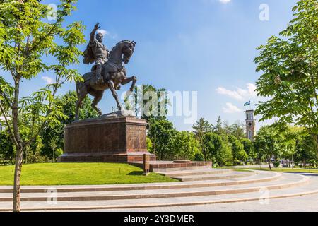 Statue des legendären Tamerlane Amir Temur zu Pferd in Taschkent, Usbekistan. Statue des legendären Tamerlane Amir Temur auf dem Pferd Taschkent Stockfoto