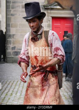 Während der Dreharbeiten von Guillermo del Toros Frankenstein in Edinburgh werden am Set Extras gecastet. Bilddatum: Freitag, 13. September 2024. Stockfoto