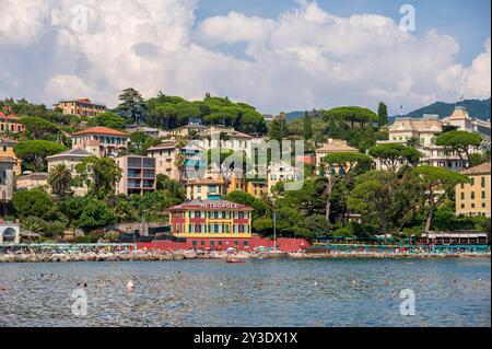 Santa Margherita Ligure, Italien - 10. August 2024: Blick auf den Hafen von Santa Margherita. Stockfoto
