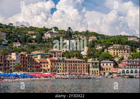 Santa Margherita Ligure, Italien - 10. August 2024: Blick auf den Hafen von Santa Margherita. Stockfoto