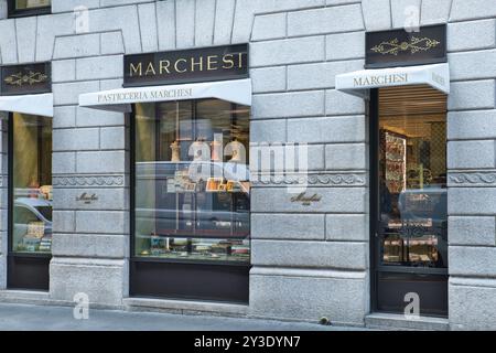 Marchesi Bar Patisserie Geschäft in Via Montenapoleone Milano Italien, Herbst 2024. Stockfoto