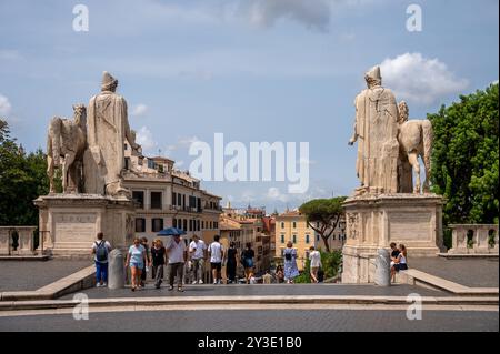 Rom, Italien - 18. August 2024: Cordonata capitolina führt von der Piazza d'Aracoeli zur Piazza del Campidoglio. Stockfoto