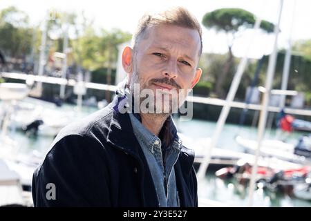 La Rochelle, Frankreich. September 2024. Nicolas Duvauchelle posiert während des 26. La Rochelle Fiction Festivalls am 14. September 2024 in La Rochelle, Frankreich. Foto: David NIVIERE/ABACAPRESS. COM Credit: Abaca Press/Alamy Live News Stockfoto