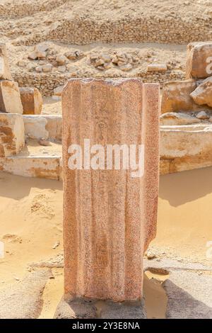 Ägypten, Sakkara Süd, König Pepi II Grabtempel : Säule, Eingang zum Statuenzimmer. Stockfoto