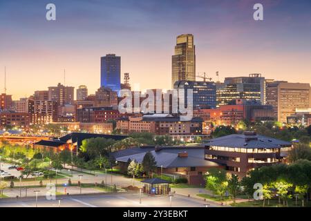 Omaha, Nebraska, USA, Stadtbild in der Abenddämmerung. Stockfoto