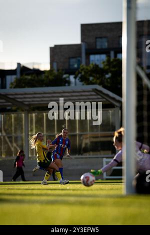 LONDON, ENGLAND – 12. SEPTEMBER: Josie Green von Crystal Palace FC Women während des Freundschaftsspiels zwischen Crystal Palace und ADO den Stockfoto