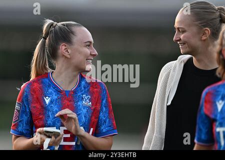 LONDON, ENGLAND – 12. SEPTEMBER: Josie Green, Elise Hughes von Crystal Palace FC Women während des Freundschaftsspiels zwischen Crystal Pala Stockfoto