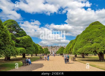 Hampton Court, London. Blick von den East Front Gardens, Hampton Court Palace, Richmond upon Thames, London, England, UK Stockfoto