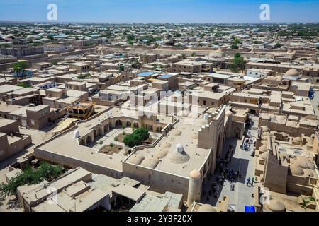 Usbekistan, Chiwa - 10. Mai 2019: Panoramablick auf die Altstadt von Chiwa mit Ichan Kala Stockfoto