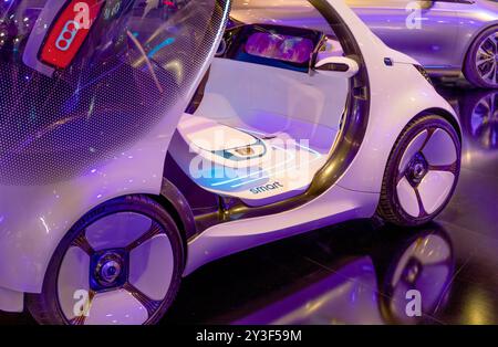 ATHEN, GRIECHENLAND - 15. NOVEMBER 2019: Smart Vision EQ fortwo auf der Aftokinisi Anytime 2019 Motor Show. Stockfoto