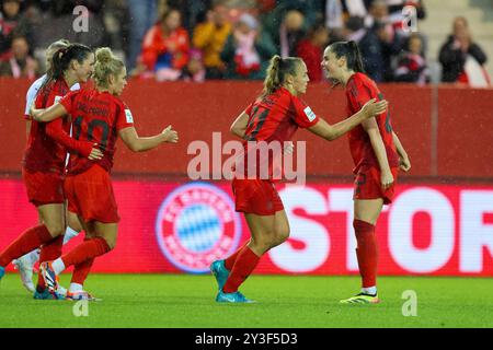 FC Bayern München gegen RB Leipzig, Fussball, Google Pixel Frauen-Bundesliga, 2. Spieltag, Saison 2024/25, 13.09.2024, DFB-VORSCHRIFTEN VERBIETEN JEDE VERWENDUNG VON FOTOGRAFIEN ALS BILDSEQUENZEN, Foto: Eibner-Pressefoto/Jenni Maul Stockfoto