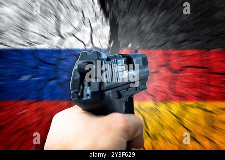 Bayern, Deutschland - 13. September 2024: Person zeigt mit der Waffe auf die deutsche Flagge und die russische Flagge. Konzept der Waffenlieferungen und Befürwortung des Waffeneinsatzes auf russischem Land in der Bundesrepublik Deutschland. PHOTOMONTAGE *** Person richtet Waffe auf Deutschland-Fahne und Russland-Fahne. Konzept Waffenlieferungen und Befürwortung für Einsatz von Waffen auf russischem Land, der deutschen Bundesrepublik. FOTOMONTAGE Stockfoto