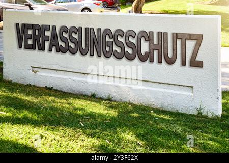 Bayern, Deutschland - 13. September 2024: Bundesamt für Verfassungsschutz / BFV, auf einer Mauer auf Stein stehend. Konzeptschutz der Verfassung durch das Amt in Deutschland. FOTOMONTAGE *** Bundesamt für Verfassungsschutz / BFV, steht auf einer Mauer auf Stein. Konzept Schutz der Verfassung durch das Amt in Deutschland. FOTOMONTAGE Stockfoto