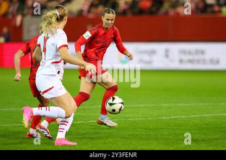 Klara Buehl (FC Bayern München, 17), FC Bayern München gegen RB Leipzig, Fussball, Google Pixel Frauen-Bundesliga, 2. Spieltag, Saison 2024/25, 13.09.2024, DFB-VORSCHRIFTEN VERBIETEN JEDE VERWENDUNG VON FOTOGRAFIEN ALS BILDSEQUENZEN, Foto: Eibner-Pressefoto/Jenni Maul Stockfoto