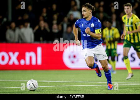 Den Bosch, Niederlande. September 2024. DEN BOSCH, NIEDERLANDE - 13. SEPTEMBER: Victor van den Bogert vom FC den Bosch dribbelt beim niederländischen Keuken Kampioen Divisie Spiel zwischen dem FC den Bosch und ADO den Haag im Stadion de Vliert am 13. September 2024 in den Bosch. (Foto: Broer van den Boom/Orange Pictures) Credit: Orange Pics BV/Alamy Live News Stockfoto