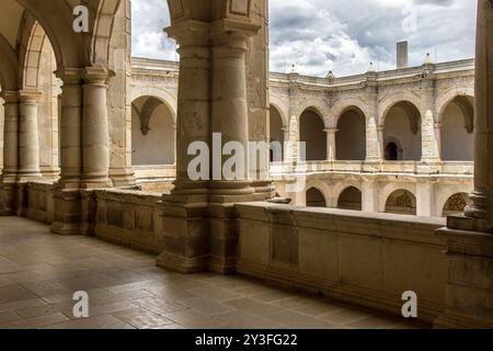 Ein Saal im ehemaligen Kloster von Santo Domingo. Stockfoto