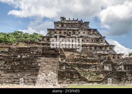 El Tajin ist eine präkolumbische archäologische Stätte in der Nähe der Stadt Papantla, Veracruz, Mexiko. Es wird angenommen, dass die Stadt Tajin ein sehr war Stockfoto