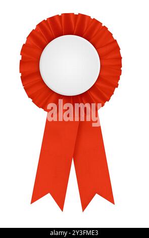 Rosette – Preisband der Roten Gewinner. Rundfaltenprämie mit leerem, weißem Design. Isoliert auf weißem Hintergrund fotografiert Stockfoto