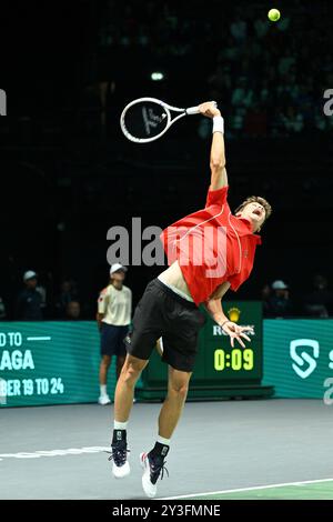 Alexander Blockx (BEL) im Einsatz beim Davis Cup Finals Group Stage Stage Bologna 2024 in der Unipol Arena am 13. September 2024 in Bologna, Italien. Stockfoto