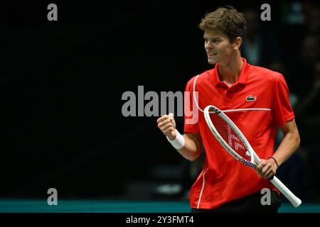 Alexander Blockx (BEL) im Einsatz beim Davis Cup Finals Group Stage Stage Bologna 2024 in der Unipol Arena am 13. September 2024 in Bologna, Italien. Stockfoto