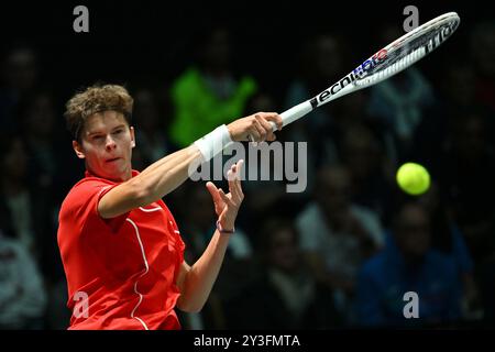 Alexander Blockx (BEL) im Einsatz beim Davis Cup Finals Group Stage Stage Bologna 2024 in der Unipol Arena am 13. September 2024 in Bologna, Italien. Stockfoto