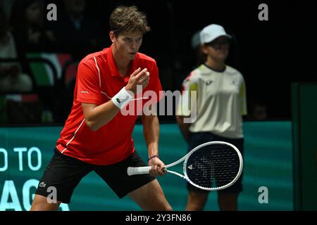 Alexander Blockx (BEL) im Einsatz beim Davis Cup Finals Group Stage Stage Bologna 2024 in der Unipol Arena am 13. September 2024 in Bologna, Italien. Stockfoto