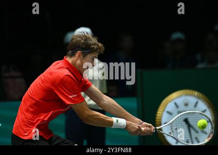 Alexander Blockx (BEL) im Einsatz beim Davis Cup Finals Group Stage Stage Bologna 2024 in der Unipol Arena am 13. September 2024 in Bologna, Italien. Stockfoto