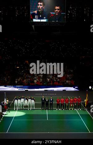 Valencia, Spanien. September 2024. Präsentation der Teams, Spanien und Frankreich während des Davis Cup Finale Gruppe B Einzelspiel 1 im Pabellon Municipal de Fuente San Luis. Das spanische Team Roberto Bautista Agut gewann 6/2, 5/7, 3/6. Quelle: SOPA Images Limited/Alamy Live News Stockfoto