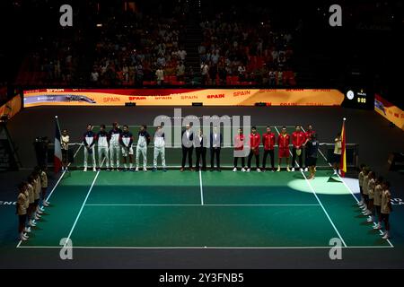 Valencia, Spanien. September 2024. Präsentation der Teams, Spanien und Frankreich während des Davis Cup Finale Gruppe B Einzelspiel 1 im Pabellon Municipal de Fuente San Luis. Das spanische Team Roberto Bautista Agut gewann 6/2, 5/7, 3/6. Quelle: SOPA Images Limited/Alamy Live News Stockfoto