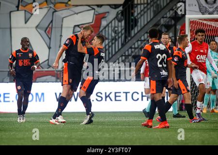 Maastricht, Niederlande. September 2024. MAASTRICHT, NIEDERLANDE - 13. SEPTEMBER: Henk Veerman vom FC Volendam feiert sein Tor während des Spiels MVV Maastricht zwischen dem FC Volendam am 13. September 2024 in de Geusselt in Maastricht, Niederlande. (Foto von Orange Pictures/Orange Pictures) Credit: dpa/Alamy Live News Stockfoto
