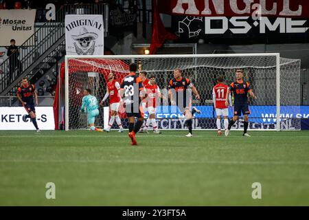 Maastricht, Niederlande. September 2024. MAASTRICHT, NIEDERLANDE - 13. SEPTEMBER: Henk Veerman vom FC Volendam feiert sein Tor während des Spiels MVV Maastricht zwischen dem FC Volendam am 13. September 2024 in de Geusselt in Maastricht, Niederlande. (Foto von Orange Pictures/Orange Pictures) Credit: dpa/Alamy Live News Stockfoto