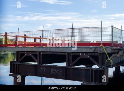 Harefield, Großbritannien. September 2024. Das HS2 High Speed Rail Colne Valley Viaduct in Harefield. Das letzte Decksegment wurde letzte Woche installiert. Das Colne Valley Viaduct erstreckt sich über mehr als 3,4 km über eine Reihe von Seen und Wasserstraßen zwischen Hillingdon und der M25 am nordwestlichen Stadtrand von London. Sie ist die längste Eisenbahnbrücke Großbritanniens und fast einen Kilometer länger als die Forth Bridge in Schottland. BBC One's Panorama, HS2: The Railway With With With With Wate Milliarden, wird am Montag, den 16. September, um 20:00 Uhr ausgestrahlt. Quelle: Maureen McLean/Alamy Live News Stockfoto