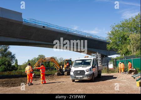 Harefield, Großbritannien. September 2024. Das HS2 High Speed Rail Colne Valley Viaduct in Harefield. Das letzte Decksegment wurde letzte Woche installiert. Das Colne Valley Viaduct erstreckt sich über mehr als 3,4 km über eine Reihe von Seen und Wasserstraßen zwischen Hillingdon und der M25 am nordwestlichen Stadtrand von London. Sie ist die längste Eisenbahnbrücke Großbritanniens und fast einen Kilometer länger als die Forth Bridge in Schottland. BBC One's Panorama, HS2: The Railway With With With With Wate Milliarden, wird am Montag, den 16. September, um 20:00 Uhr ausgestrahlt. Quelle: Maureen McLean/Alamy Live News Stockfoto