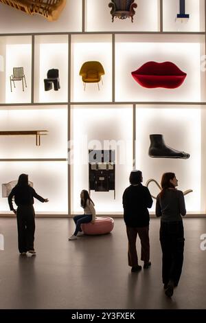 München, 17. Dezember 2023: Die Pinakothek ist ein berühmtes Museum in München. Stockfoto