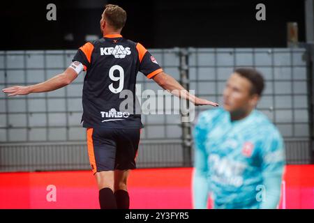 Maastricht, Niederlande. September 2024. MAASTRICHT, NIEDERLANDE - 13. SEPTEMBER: Henk Veerman vom FC Volendam feiert sein Tor während des Spiels MVV Maastricht zwischen dem FC Volendam am 13. September 2024 in de Geusselt in Maastricht, Niederlande. (Foto von Orange Pictures/Orange Pictures) Credit: dpa/Alamy Live News Stockfoto