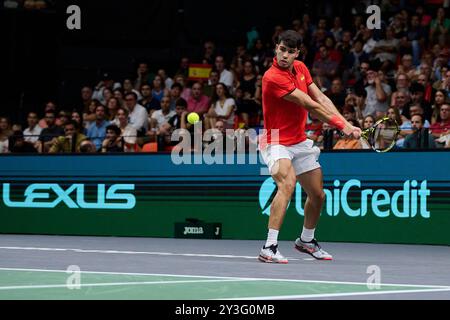 Valencia, Spanien. September 2024. VALENCIA, SPANIEN – 13. SEPTEMBER: Carlos Alcaraz (Spanien) kehrt am 13. September 2024 in Valencia gegen Ugo Humbert (Frankreich) in der Gruppenphase des Davis Cup 2024 gegen Spanien und Frankreich gegen den spanischen Pabellon Fuente de San Luis zurück. (Foto von Francisco Macia/Photo Players Images/Magara Press) Credit: Magara Press SL/Alamy Live News Stockfoto