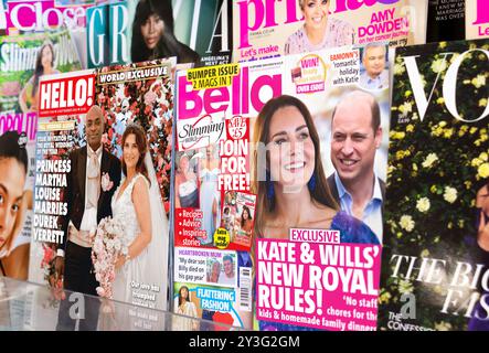 Kate Middleton, Prinzessin von Wales und Prinz William auf dem Cover der Zeitschrift Bella. Hallo Magazin mit Prinzessin Martha Louise. Probleme beim Drucken Stockfoto